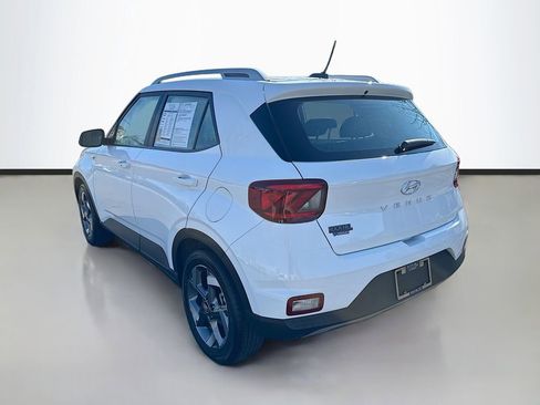Used 2025 Hyundai Venue SEL image 5