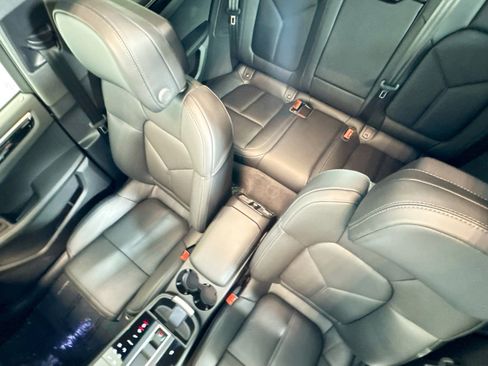 Used 2025 Porsche Macan image 18