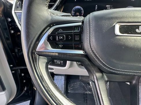 Used 2023 Jeep Grand Cherokee Overland w/ Advanced Protech Group III image 4