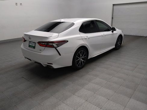 Used 2022 Toyota Camry SE FWD image 9