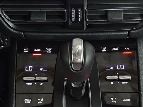 Certified 2025 Porsche Macan image 19