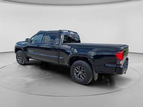 Used 2022 Toyota Tacoma SR5 w/ Technology Package AWD/4WD image 3