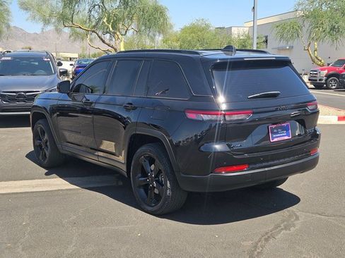 Used 2023 Jeep Grand Cherokee Limited w/ Black Appearance Package AWD/4WD image 9