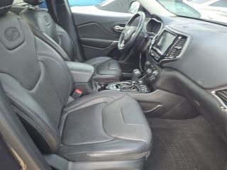Used 2019 Jeep Cherokee Overland w/ Technology Group AWD/4WD image 6