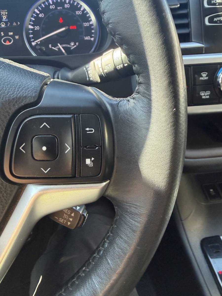 Used 2015 Toyota Highlander XLE AWD/4WD image 15
