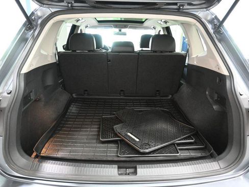 Used 2018 Volkswagen Tiguan SE w/ Panoramic Sunroof Package AWD/4WD image 11