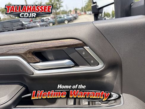 Used 2025 GMC Sierra 2500 SLE AWD/4WD image 16
