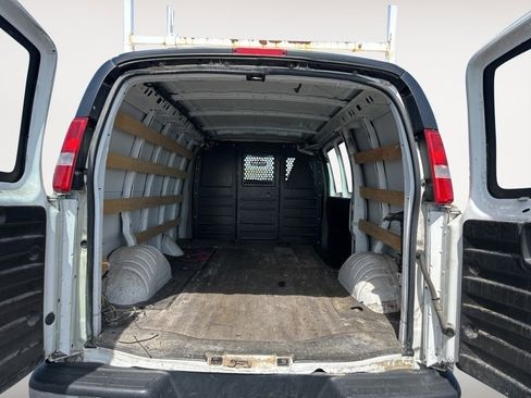 Used 2018 Chevrolet Express 2500 w/ Driver Convenience Package RWD image 12