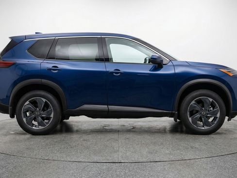 Used 2025 Nissan Rogue SV FWD image 11