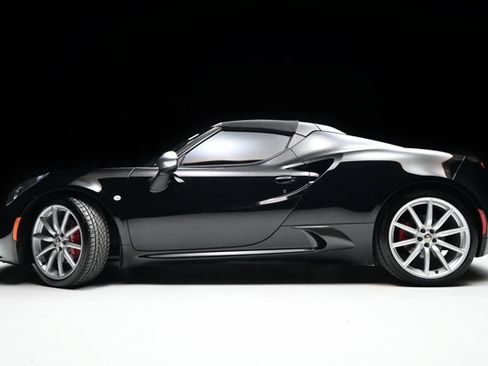 Used 2016 Alfa Romeo 4C Spider RWD image 29