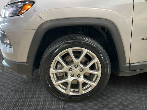 Used 2023 Jeep Compass Latitude AWD/4WD image 14