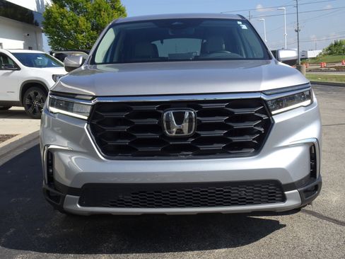 Used 2025 Honda Pilot EX-L image 8