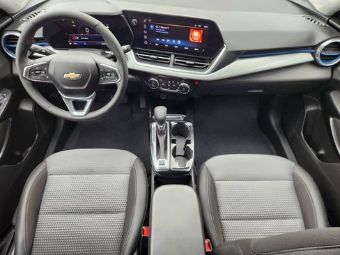 Used 2024 Chevrolet Trax LT w/ Driver Confidence Package FWD image 26