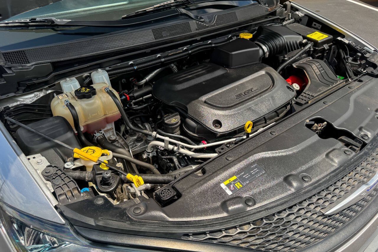 Used 2020 Chrysler Voyager L FWD image 26