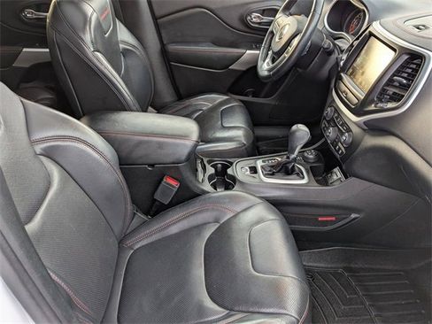 Used 2018 Jeep Cherokee Trailhawk image 31