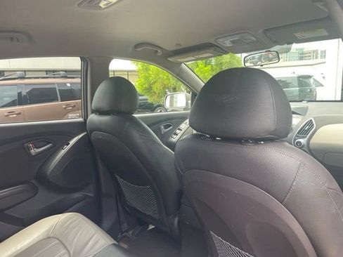 Used 2010 Hyundai Tucson Limited AWD/4WD image 16
