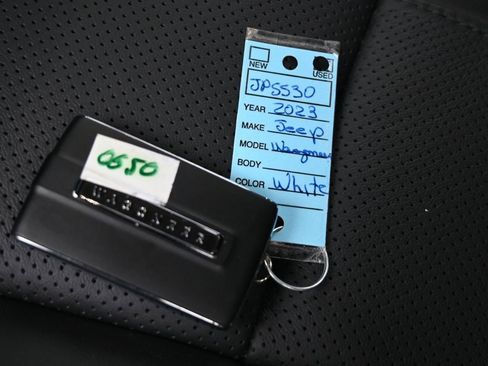 Used 2023 Jeep Wagoneer L Series III w/ Preferred Equipment Group image 16