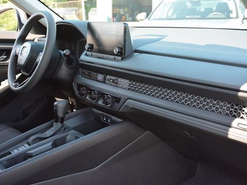 Used 2025 Honda Accord LX image 20