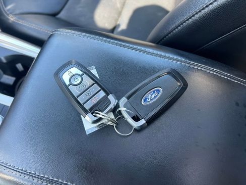 Used 2021 Ford Explorer Limited w/ Equipment Group 301A AWD/4WD image 36