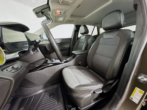 Used 2024 Chevrolet Trax LT w/ Sunroof Package image 20