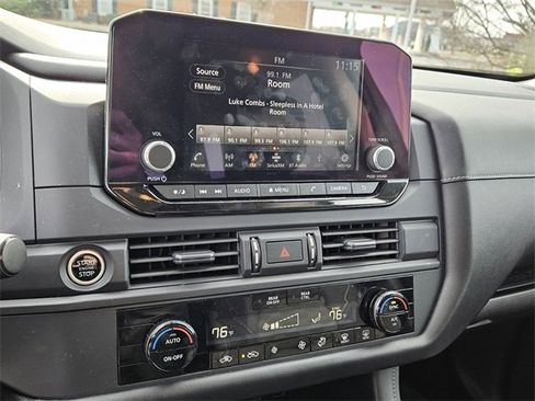 Used 2023 Nissan Pathfinder S image 20