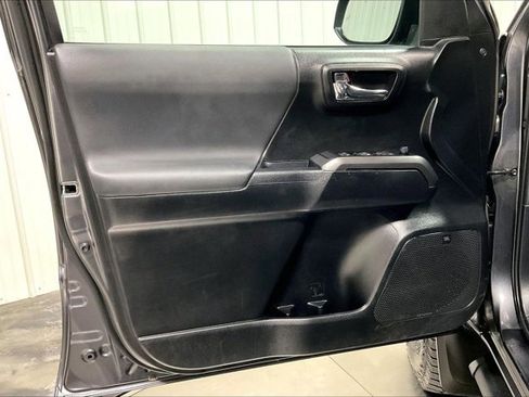 Certified 2022 Toyota Tacoma TRD Off-Road image 24