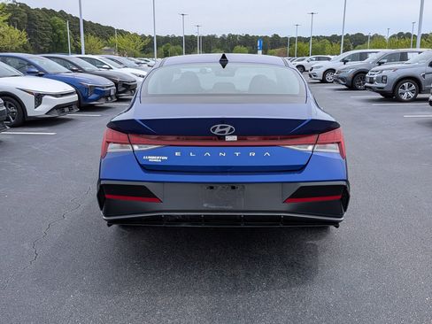 Used 2025 Hyundai Elantra SEL image 4