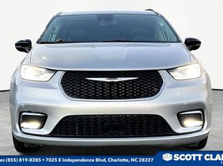 Used 2024 Chrysler Pacifica Touring-L video 2