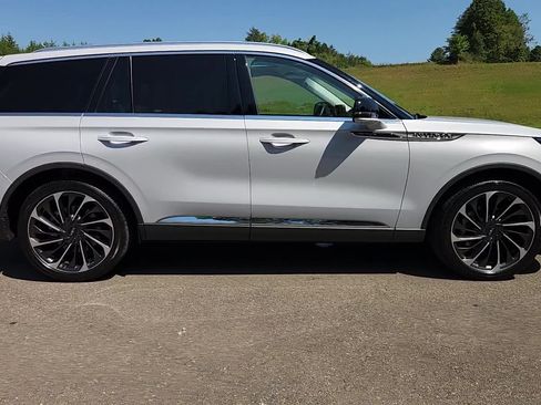 Used 2025 Lincoln Aviator Reserve w/ Luxury Package RWD image 18