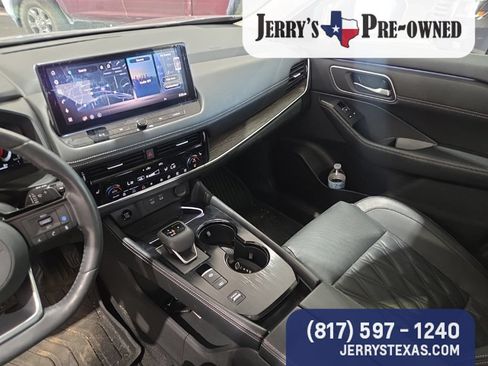 Used 2024 Nissan Rogue Platinum w/ Platinum Premium Package FWD image 12
