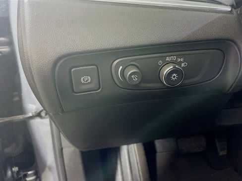 Used 2021 Buick Enclave Essence image 8