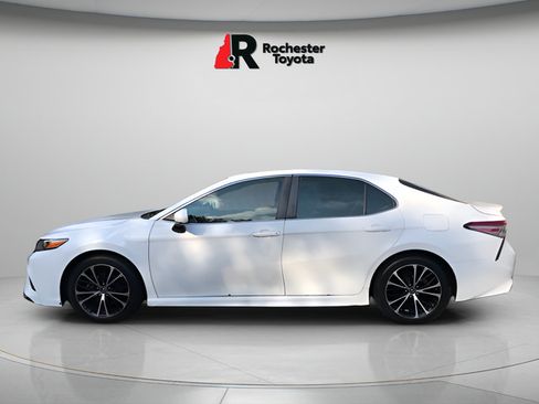 Used 2018 Toyota Camry SE w/ Moonroof Package FWD image 4