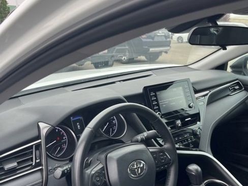 Used 2024 Toyota Camry SE image 11