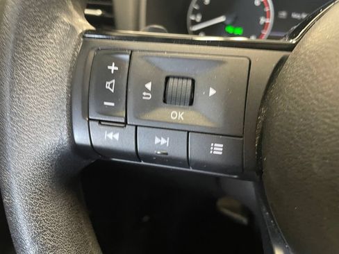 Certified 2023 Nissan Rogue SV FWD image 12