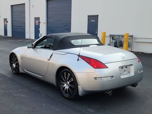 Used 2005 Nissan 350Z Touring RWD image 3