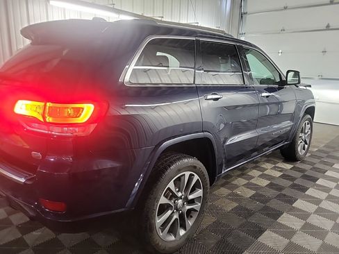 Used 2018 Jeep Grand Cherokee Overland AWD/4WD image 3