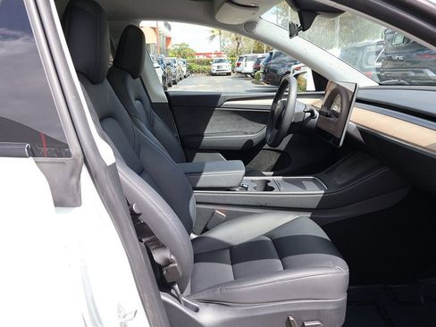 Used 2024 Tesla Model Y Long Range AWD/4WD image 30