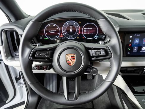 Certified 2026 Porsche Cayenne AWD/4WD image 9