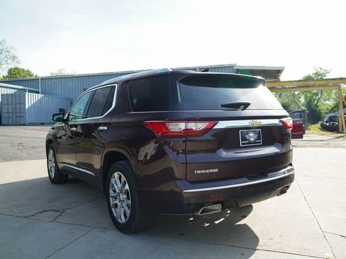 Used 2019 Chevrolet Traverse Premier w/ Driver Confidence II Package FWD image 4