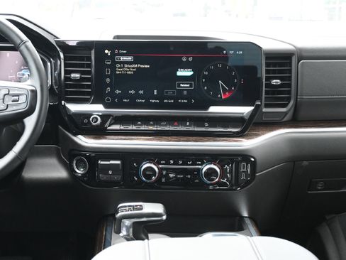 Used 2025 GMC Sierra 1500 Elevation image 30