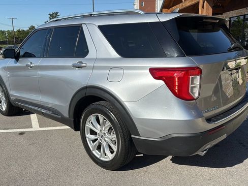 Used 2021 Ford Explorer Limited w/ Equipment Group 301A AWD/4WD image 3