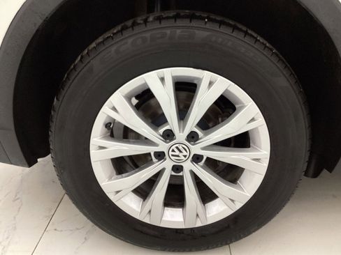 Used 2018 Volkswagen Tiguan SE AWD/4WD image 46
