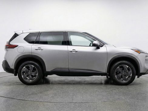 Used 2025 Nissan Rogue SV FWD image 11