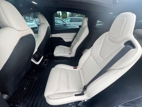 Used 2022 Tesla Model X Plaid image 6