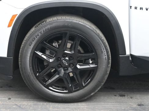 Used 2023 Chevrolet Traverse LT image 35