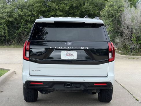 Used 2025 Ford Expedition Active AWD/4WD image 4