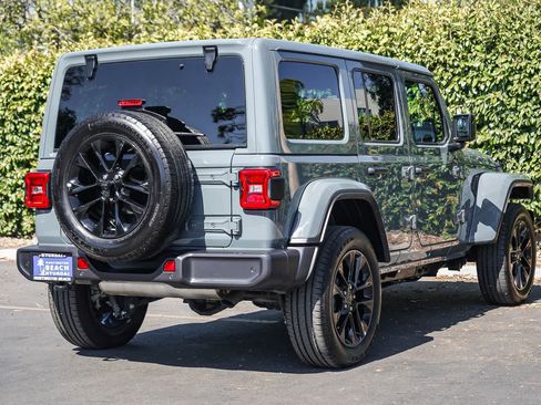 Used 2025 Jeep Wrangler Unlimited Sahara w/ Safety Group AWD/4WD image 6