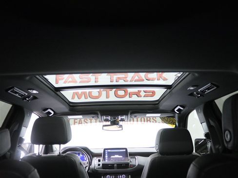 Used 2022 Chevrolet Tahoe Z71 w/ Luxury Package AWD/4WD image 12