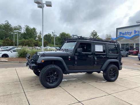 Used 2018 Jeep Wrangler Unlimited Sport AWD/4WD image 8