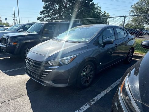 Used 2023 Nissan Versa SV FWD image 3